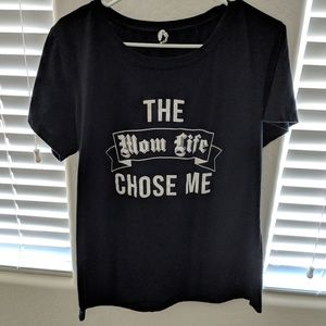 👕 Black "The Mom Life Chose Me" Fitted T-shirt.👕
